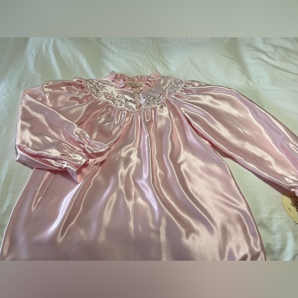 ILISE STEVENS Size Small | Pink SATIN NIGHTGOWN/FLEECE Inside NWT Vintage